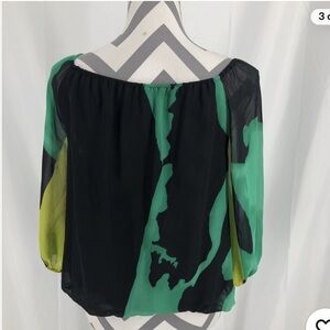 Vince Camuto women's blouse batwing sleeve elasticized Green,black size Small